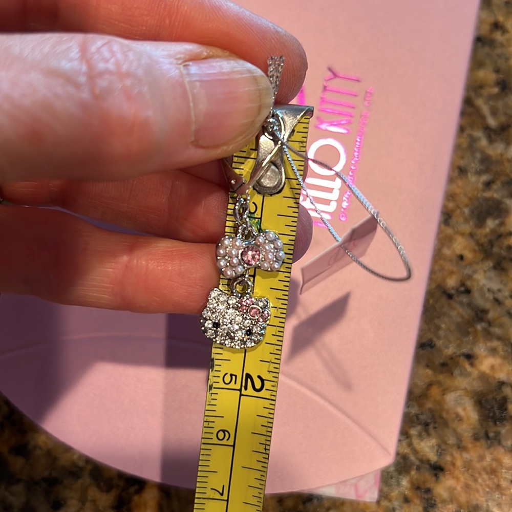 Hello Kitty earrings - Picture 4 of 5